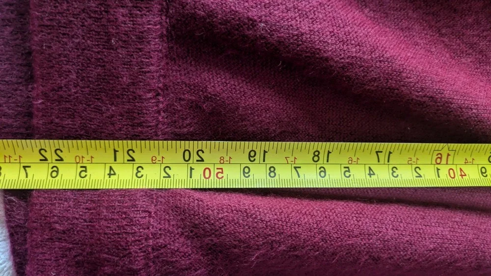 Vintage Izod Red/Burgundy V Neck Sweater Med Mens, Preppy, Casual, Lightweight